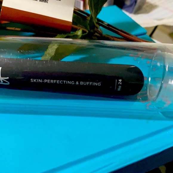 Heavely luxe flat top buffing fondation brush #24 - Picture 2 of 3